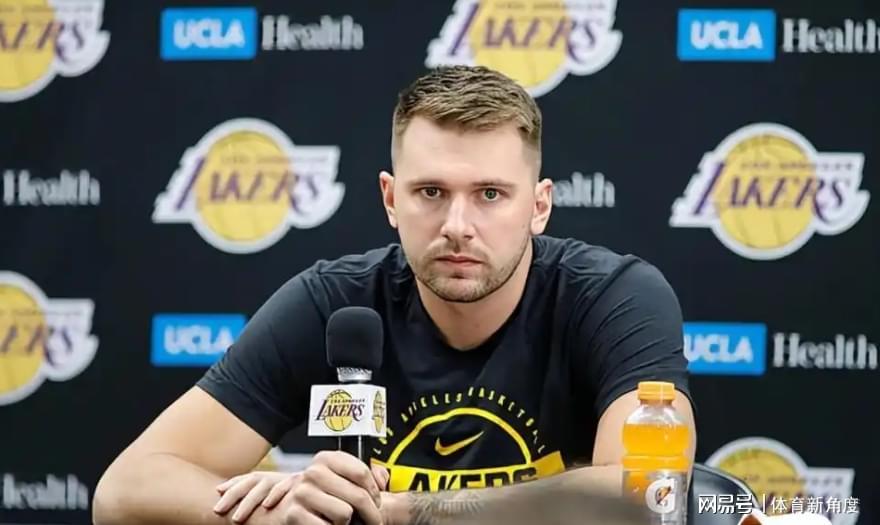 免费在线观看高清无插件赛事直播平台-天呐！湖人被爆内讧！这次与詹姆斯无关...