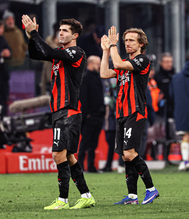 欧冠直播-意甲强行造悬念失败！拉齐奥1-0双杀AC米兰，国米笑纳大礼8分领跑